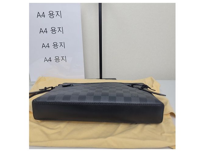 Clutch Louis Vuitton Takeoff Pouch Nero Grigio Marrone - vista 7
