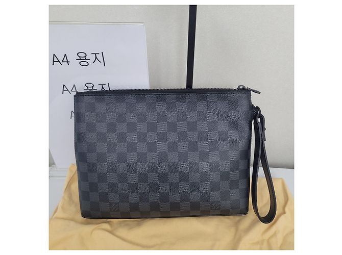 Clutch Louis Vuitton Takeoff Pouch Nero Grigio Marrone - vista 8