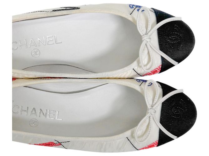 Chanel Ballerinas mit gesticktem Schleifen-Logo White Weiß - Ansicht 11
