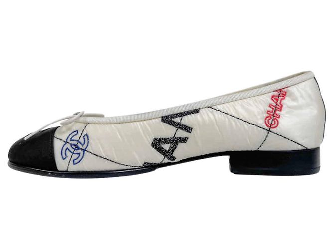 Chanel Ballerinas mit gesticktem Schleifen-Logo White Weiß - Ansicht 3