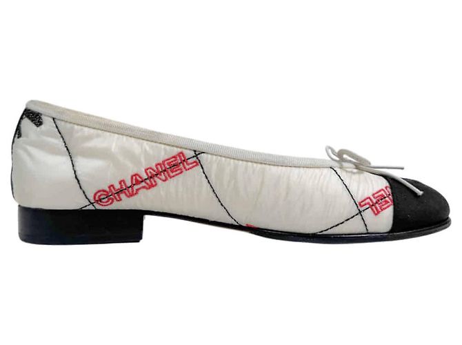 Chanel Ballerinas mit gesticktem Schleifen-Logo White Weiß - Ansicht 4