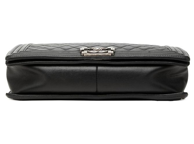 Borsa a tracolla Chanel Boy Matelassé in pelle di agnello nera Nero - vista 3