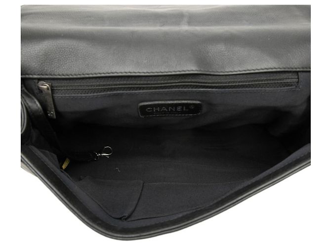 Borsa a tracolla Chanel Boy Matelassé in pelle di agnello nera Nero - vista 4