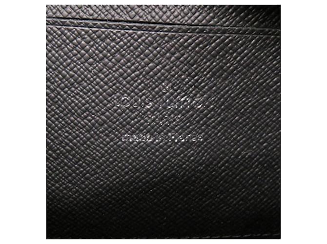 Louis Vuitton Pochette Discovery PM Monogram Eclipse Negro Monograma - vista 6