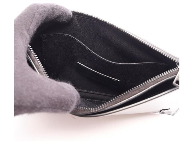 Borsa a mano pouch Yves Saint Laurent in pelle nera - vista 3
