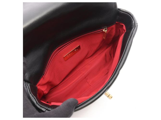 Borsa a tracolla Chanel 19 Dixneuf Matelassé Nero - vista 3