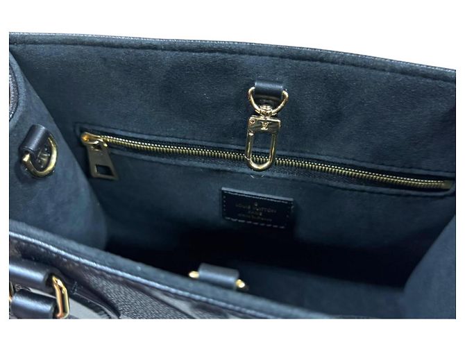 Borsa a tracolla Louis Vuitton OnTheGo PM Monogram Empreinte Nero - vista 6