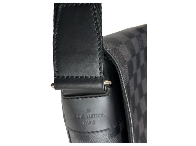 Borsa a tracolla Louis Vuitton District MM NM Damier Graphite Marrone Nero - vista 13