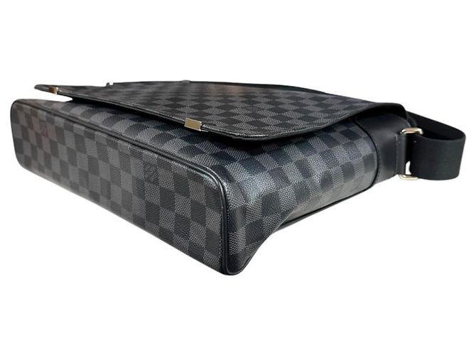 Borsa a tracolla Louis Vuitton District MM NM Damier Graphite Marrone Nero - vista 5