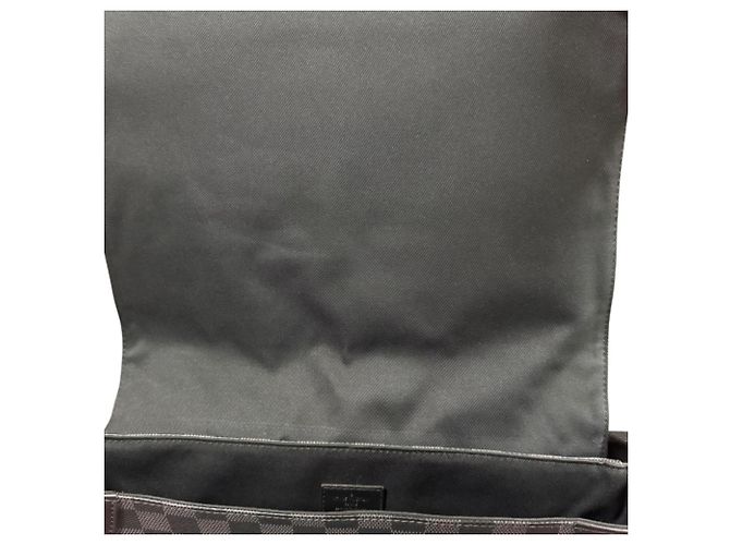 Borsa a tracolla Louis Vuitton District MM NM Damier Graphite Marrone Nero - vista 8