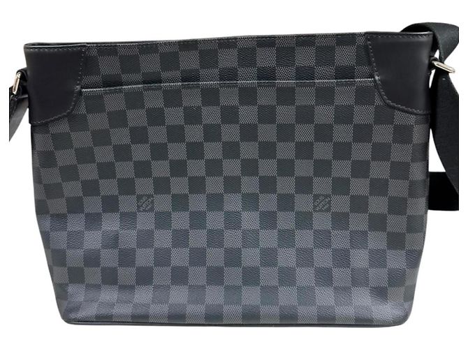 Borsa a tracolla Louis Vuitton District MM NM Damier Graphite Marrone Nero - vista 9
