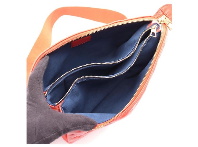 Louis Vuitton Coussin PM Borsa a mano/Borsa a tracolla 2-way Rosso - vista 3