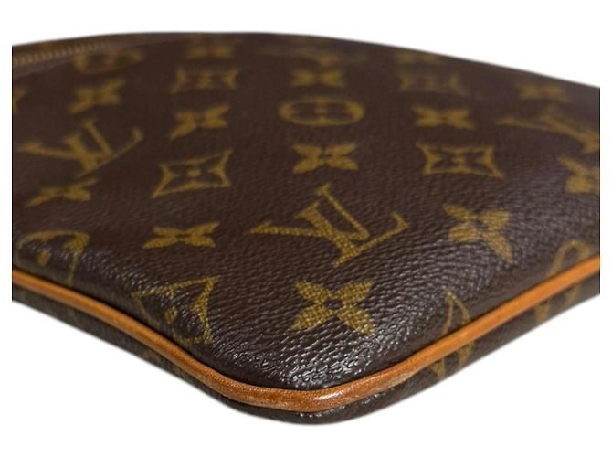 Borsa a tracolla Louis Vuitton Pochette Valmy Monogram Marrone - vista 13