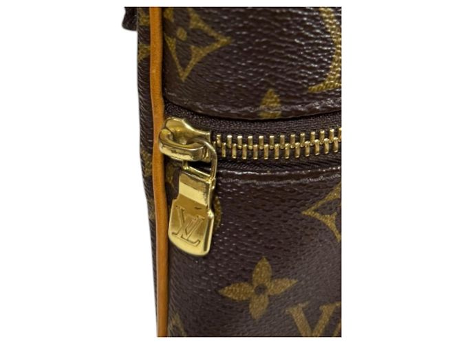 Borsa a tracolla Louis Vuitton Pochette Valmy Monogram Marrone - vista 15