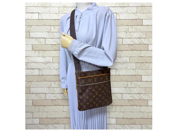 Borsa a tracolla Louis Vuitton Pochette Valmy Monogram Marrone - vista 2