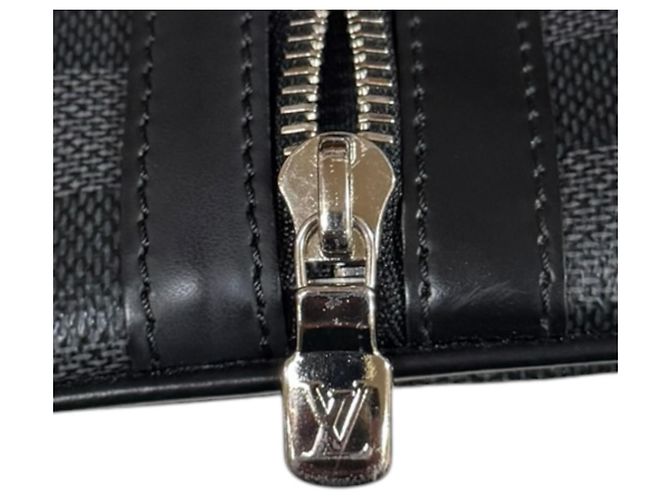 Borsa a tracolla Louis Vuitton Thomas Damier Graphite Marrone Nero - vista 14