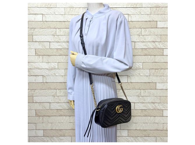 Borsa a tracolla Gucci GG Marmont in pelle nera Nero - vista 2