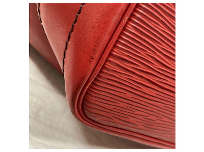 Bolsa de Ombro Louis Vuitton Noe em Couro Epi Castilian Red Vermelho - vista 14