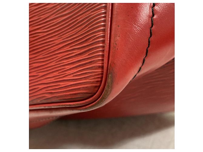 Bolsa de Ombro Louis Vuitton Noe em Couro Epi Castilian Red Vermelho - vista 15