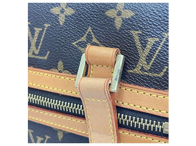 Bolsa de Ombro Louis Vuitton Monogram Cite GM Marrom Monograma - vista 13