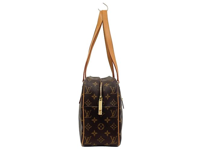 Bolsa de Ombro Louis Vuitton Monogram Cite GM Marrom Monograma - vista 3