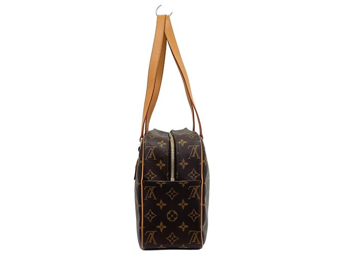 Bolsa de Ombro Louis Vuitton Monogram Cite GM Marrom Monograma - vista 4