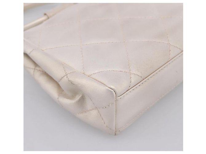 Borsa a mano CHANEL Matelasse in pelle bianca CC Auth 196360M Bianco - vista 16