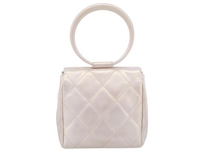 Borsa a mano CHANEL Matelasse in pelle bianca CC Auth 196360M Bianco - vista 2