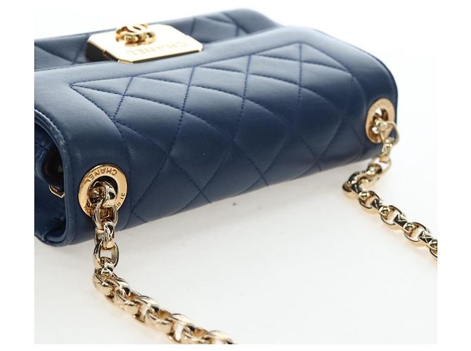 Borsa a tracolla CHANEL Matelasse con catena in pelle d'agnello blu e oro CC Auth 196001M D'oro - vista 14