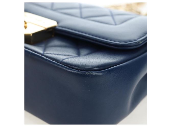 Borsa a tracolla CHANEL Matelasse con catena in pelle d'agnello blu e oro CC Auth 196001M D'oro - vista 18