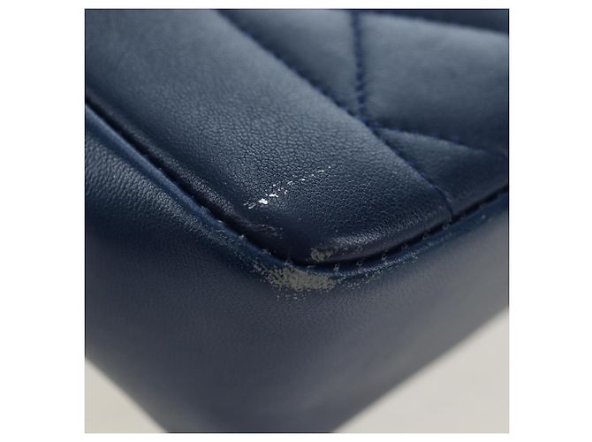 Borsa a tracolla CHANEL Matelasse con catena in pelle d'agnello blu e oro CC Auth 196001M D'oro - vista 19