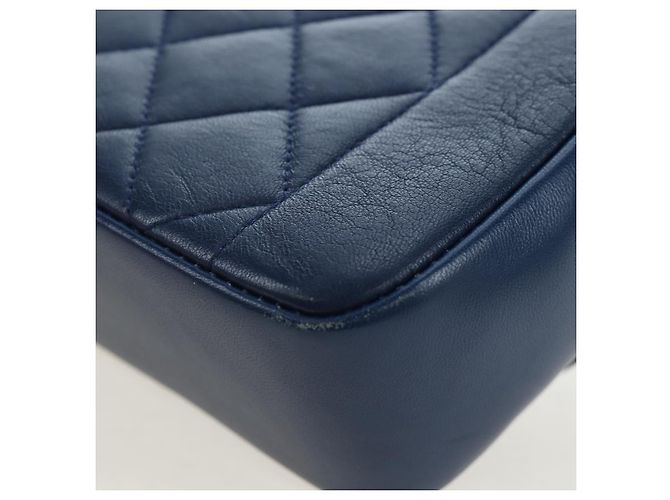 Borsa a tracolla CHANEL Matelasse con catena in pelle d'agnello blu e oro CC Auth 196001M D'oro - vista 20