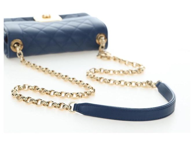 Borsa a tracolla CHANEL Matelasse con catena in pelle d'agnello blu e oro CC Auth 196001M D'oro - vista 7