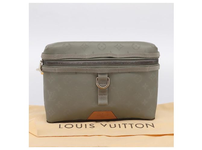 Borsa Messenger PM LOUIS VUITTON Monogram Titanium Grigio M43889 LV Auth ka5662V Marrone - vista 12