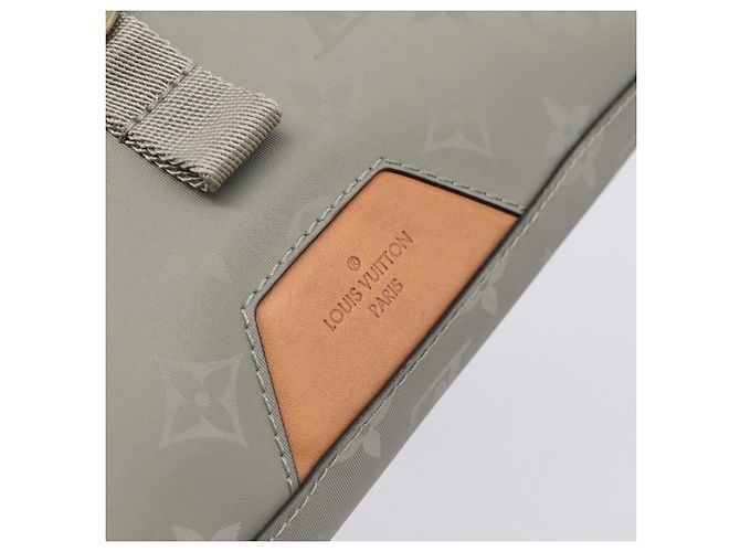 Borsa Messenger PM LOUIS VUITTON Monogram Titanium Grigio M43889 LV Auth ka5662V Marrone - vista 18
