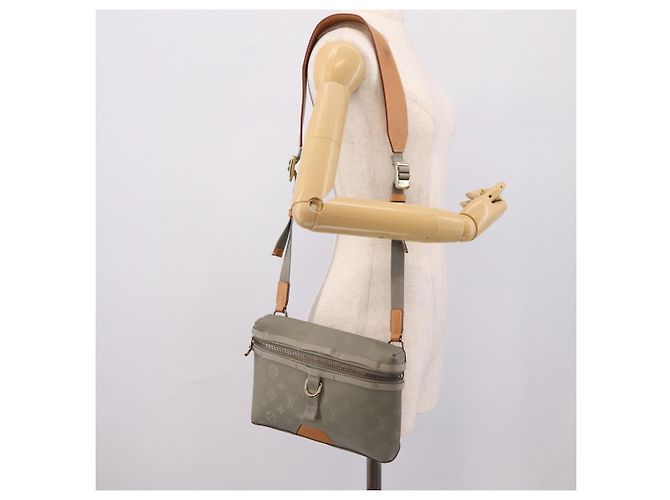 Borsa Messenger PM LOUIS VUITTON Monogram Titanium Grigio M43889 LV Auth ka5662V Marrone - vista 23