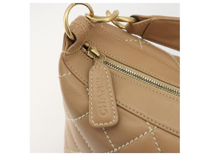 Borsa a tracolla CHANEL Wild Stitch in pelle beige e oro CC Auth 195981A D'oro - vista 10