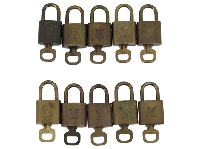 LOUIS VUITTON Padlock 10 Set Padlock metal Gold LV Auth 192560 Golden - view 2