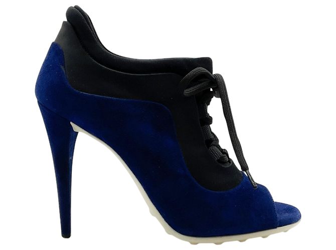 Stivaletti Miu Miu in camoscio blu con lacci e peep toe - vista 2