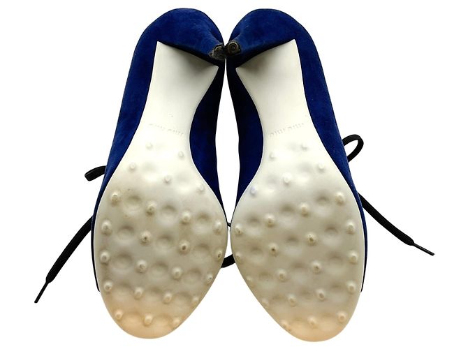 Stivaletti Miu Miu in camoscio blu con lacci e peep toe - vista 6