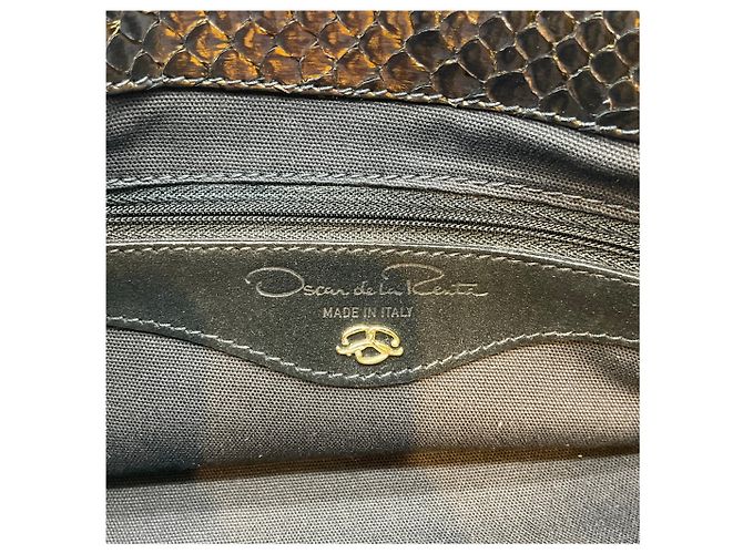 Bolsa Satchel Oscar de la Renta em couro de bezerro preto com flores e alças em python bronze - vista 6