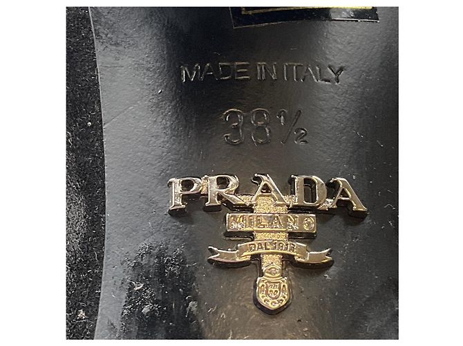 Prada Hohe Absatzstiefel aus Wildleder Schwarz / Logo-Plakette Silber - Ansicht 9
