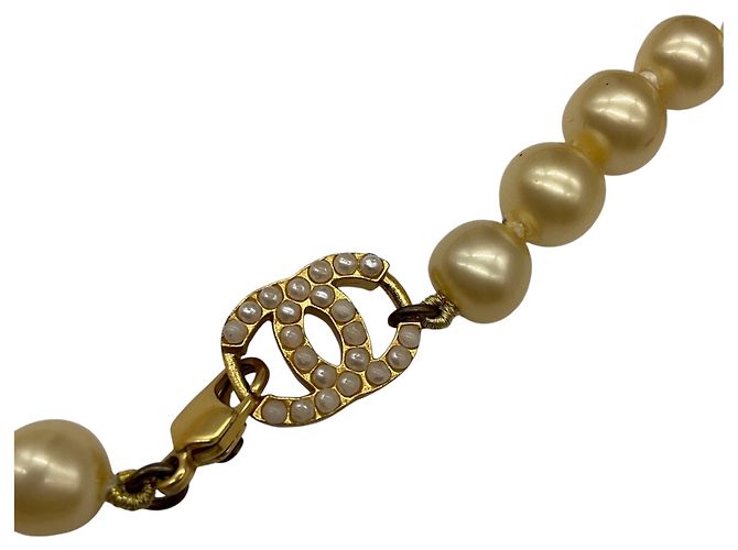 Collana lunga di perle Chanel Vintage 2001 crema con logo Coco CC e dettagli dorati Beige - vista 3