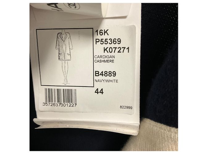 Chanel Navy / White 2016 Kaschmir Strick Long Cardigan mit silbernen CC Logo Knöpfen Marineblau - Ansicht 7