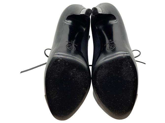 Stivaletti stringati in pelle nera Chanel con dettaglio argento sul tacco - vista 6