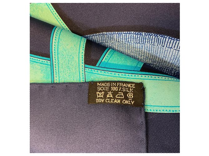 Hermès Pañuelo Cuadrado de Twill de Seda Hermes Azul Marino / Turquesa Estampado Cavalcadour - vista 8
