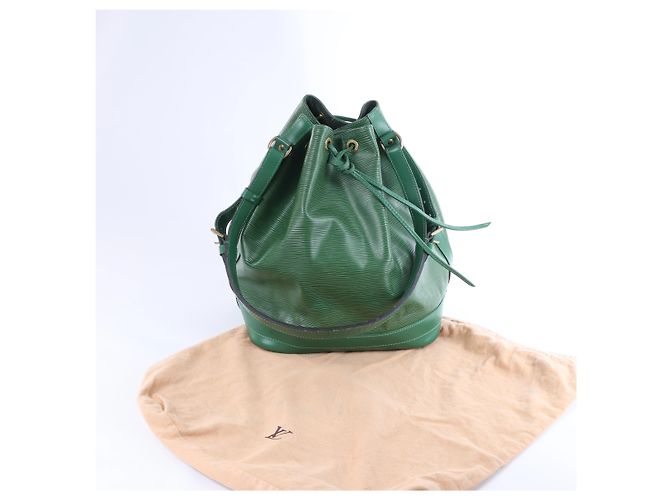 Borsa a tracolla Louis Vuitton Leather Epi Noe in Green Verde - vista 17