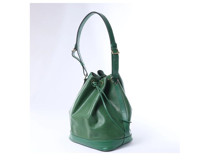 Borsa a tracolla Louis Vuitton Leather Epi Noe in Green Verde - vista 2