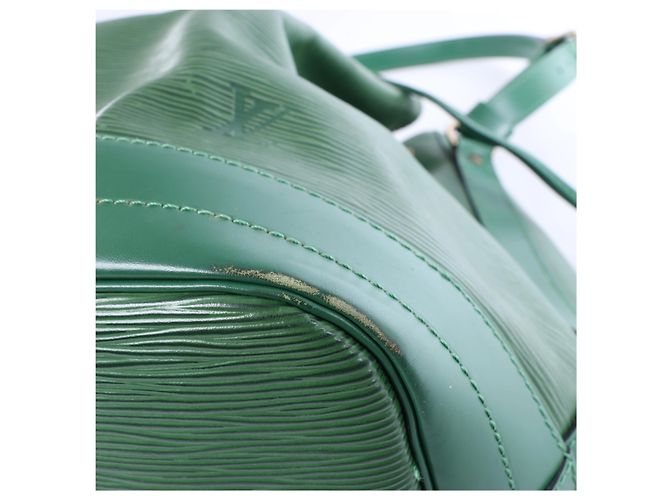 Borsa a tracolla Louis Vuitton Leather Epi Noe in Green Verde - vista 8