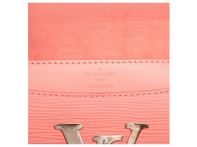 Borsa a tracolla Louis Vuitton Epi Pochette Louise PM Rosa - vista 5